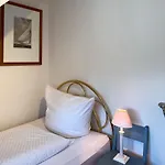 Friesenhaus Amrum Friesenhaushaelfte *kloenschnack* *